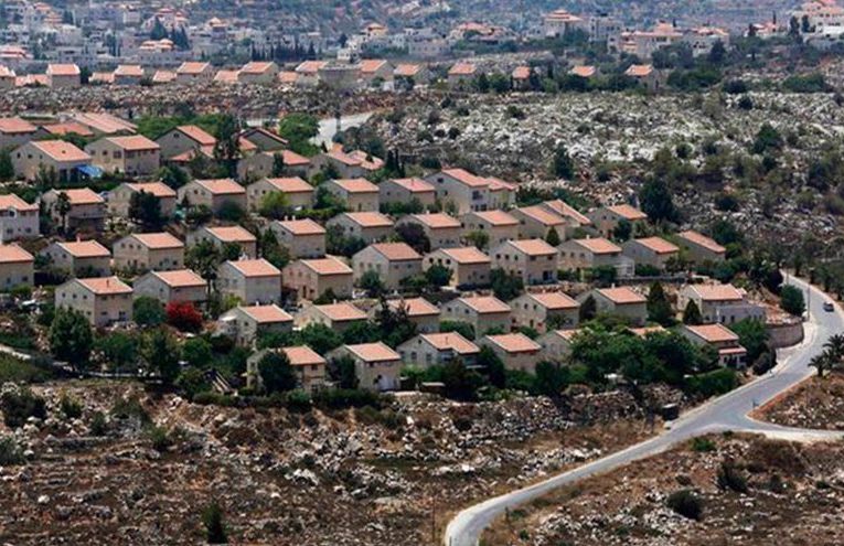 حكومة الاحتلال تواصل التطهير العرقي في القدس وتخطط لتبييض عشرات البؤر الاستيطانية