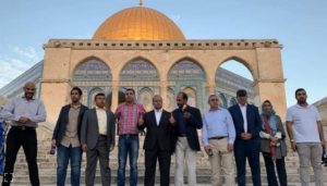 وفد تطبيع عُماني يزور الأقصى بحماية الشرطة الصهيونية