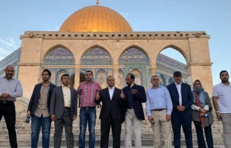 وفد تطبيع عُماني يزور الأقصى بحماية الشرطة الصهيونية