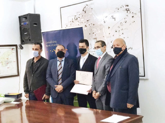 غنايم والخواجا يفوزان بجائزة مركز دراسات القدس عن نضالات المرأة الفلسطينية