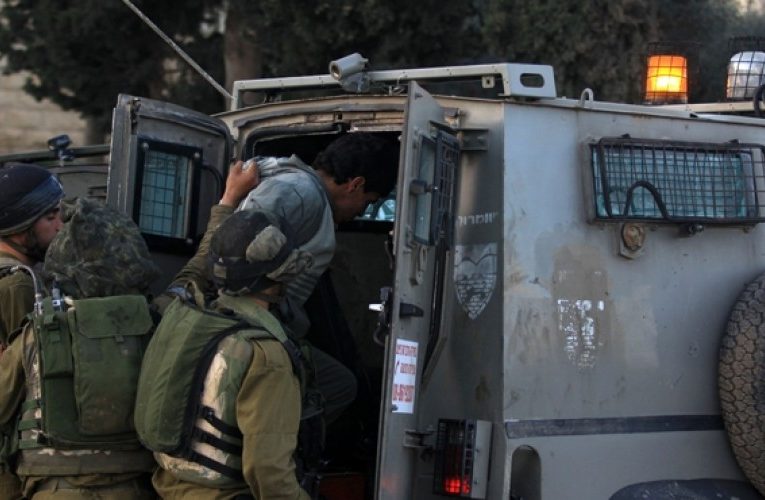 الاحتلال يعتقل شابين من القدس