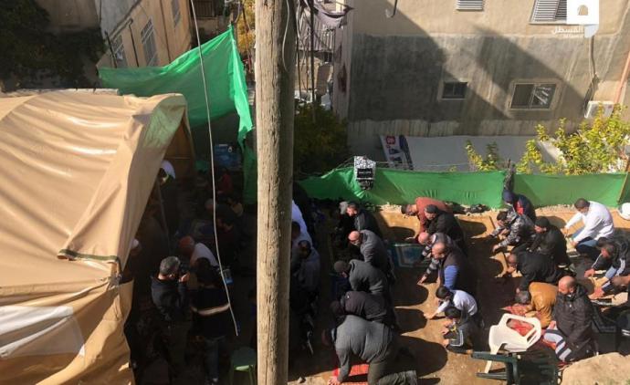 مقدسيون يؤدون صلاة الجمعة ببلدة سلوان رفضا لسياسة الهدم والتهجير